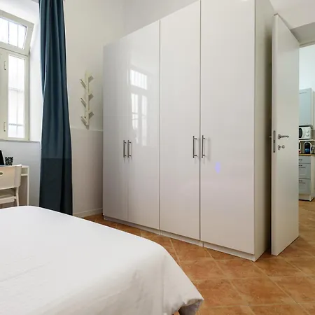 Murales In Bed Spagnoli Apartment