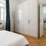 Murales In Bed Spagnoli Apartment